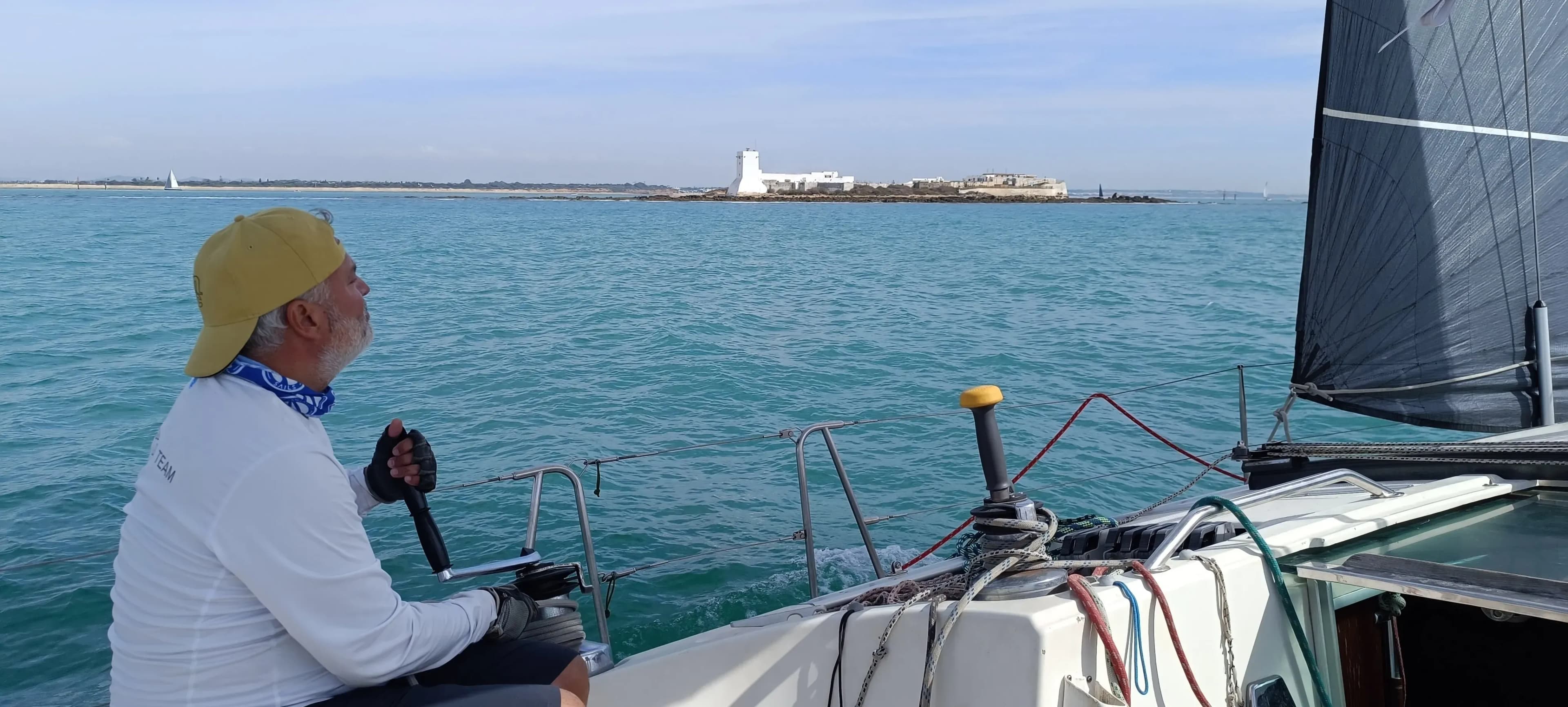 Regulus VII vence en la Regata Ciudades Constitucionales, con 25 cruceros ORC en la Bahía de Cádiz