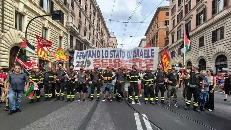 Los estibadores italianos bloquean los puertos en una protesta nacional en solidaridad con Gaza