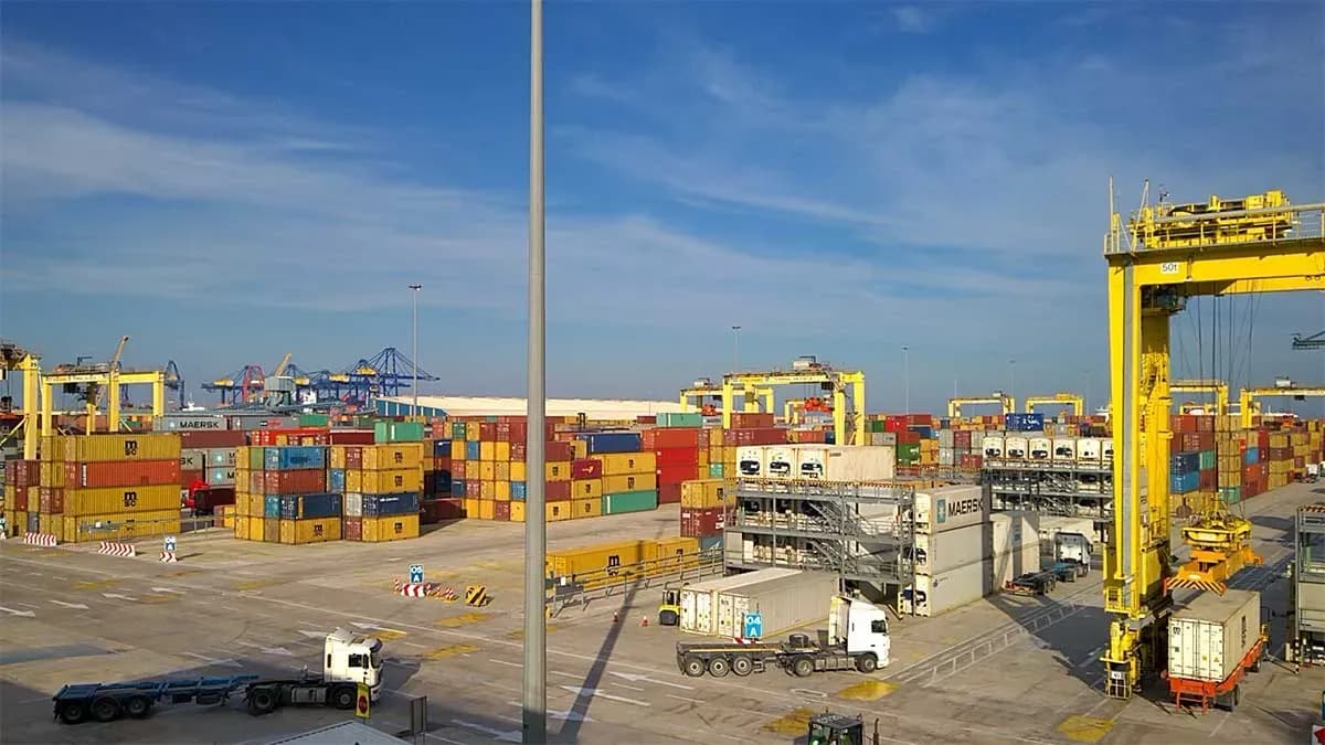 Valenciaport exporta azulejos españoles a 359 puertos de 149 países en 2024