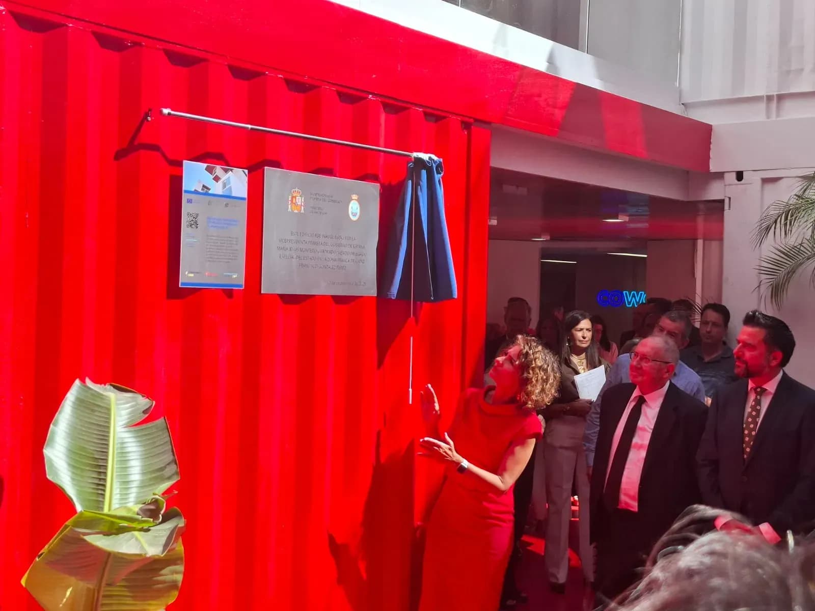 Zona Franca de Cádiz inaugura el edificio definitivo de Incubazul con contenedores marítimos reciclados