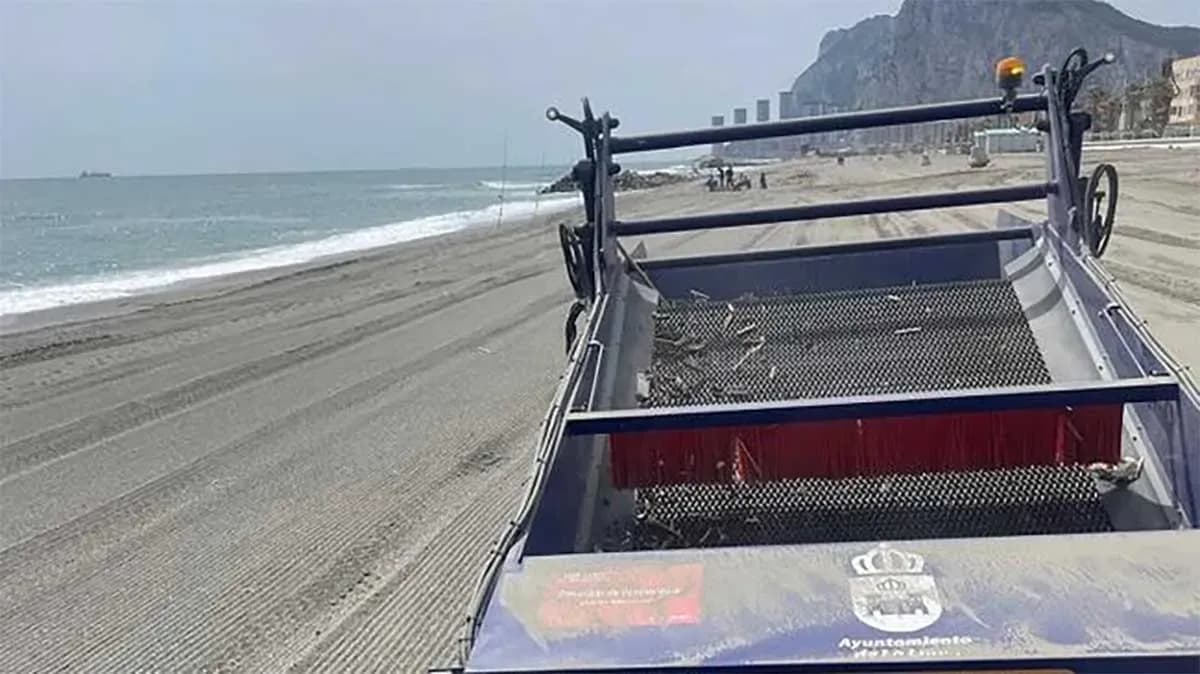 La Línea de la Concepción recoge más de 450 toneladas de algas invasoras