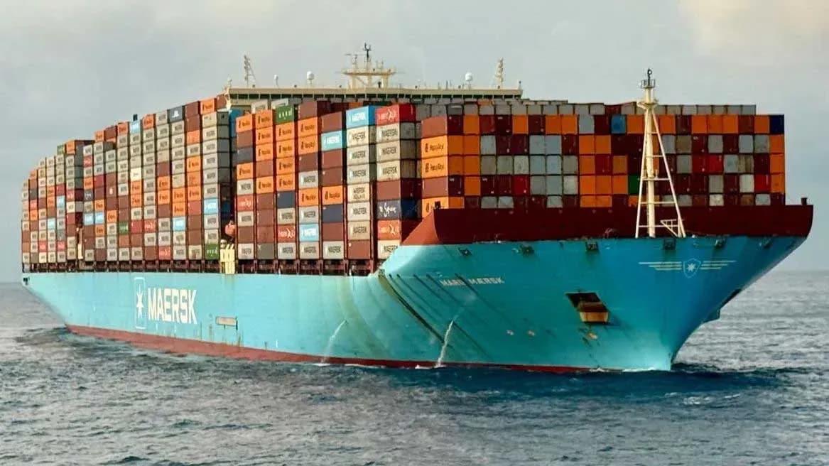 El portacontenedores Marie Maersk retoma su ruta tras el incendio declarado a bordo