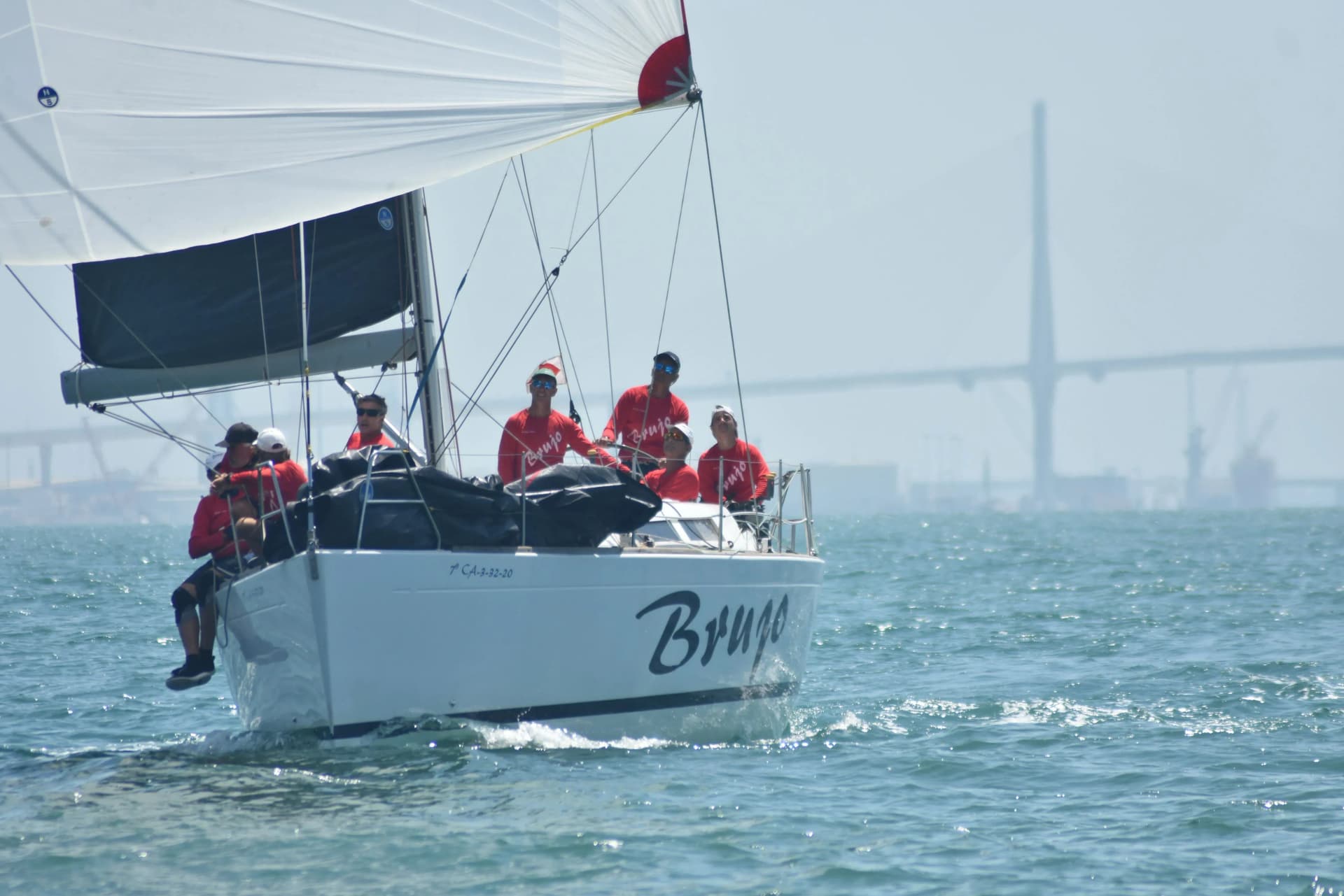‘Brujo’ se impone en la 31ª Regata Juan de la Cosa con su noveno título en aguas de la bahía de Cádiz