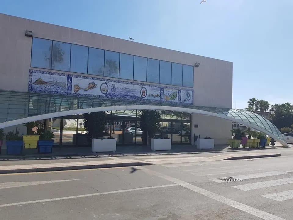 La Autoridad Portuaria de Ceuta sustituirá los proyectores de vapor de sodio por tecnología LED en su terminal marítima