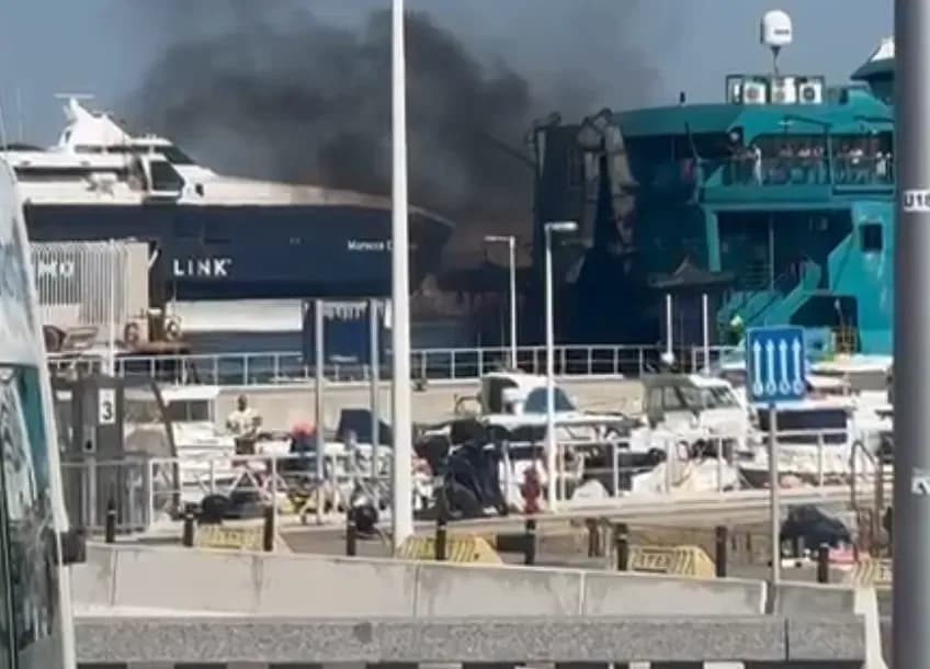 Verdemar denuncia emisiones contaminantes de los ferris en el Estrecho
