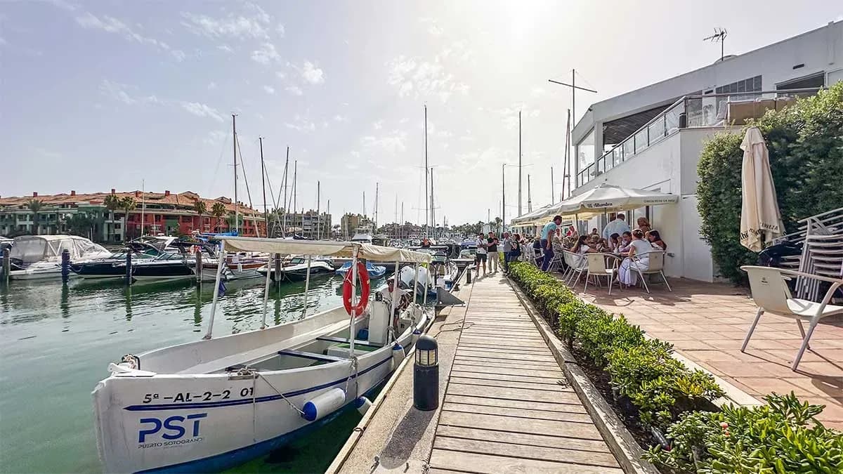 La Fundación Navega y Puerto Sotogrande celebran el Día de los Abuelos con una actividad náutica inclusiva