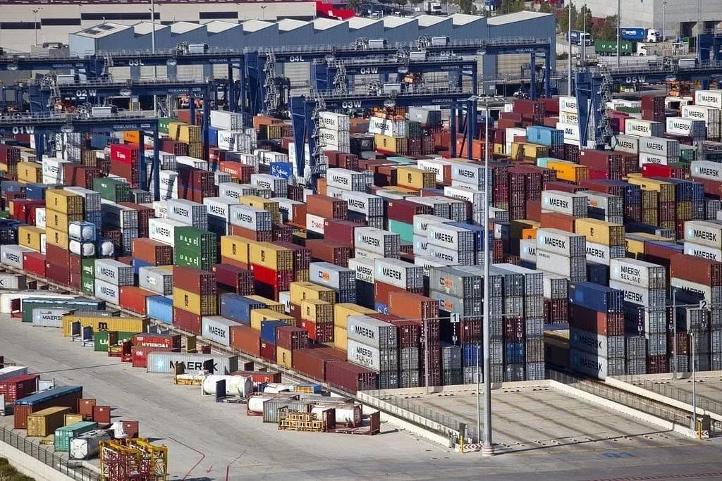 EE.UU. introduce nuevos aranceles y suspende el régimen de minimis para todas las importaciones