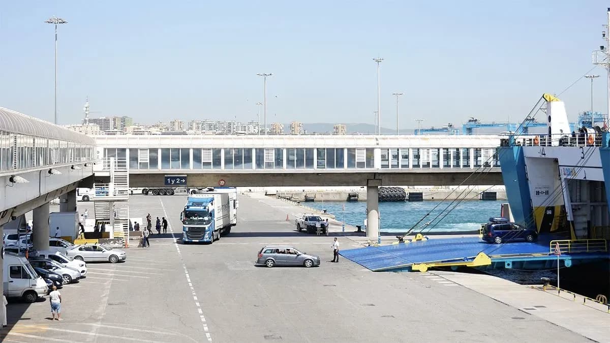 Los puertos de Algeciras y Tarifa encaran uno de los fines de semana con mayor afluencia en la OPE 2025