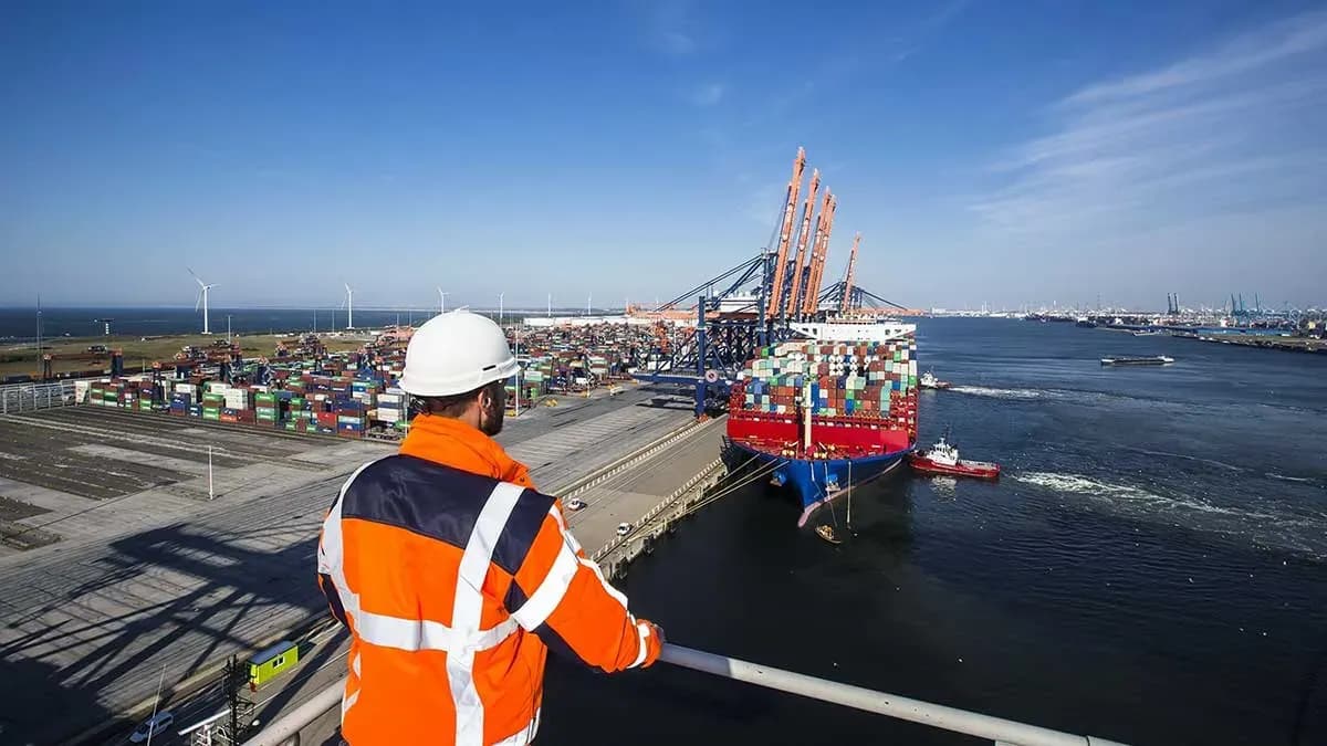 El Puerto de Róterdam cierra el primer semestre de 2025 con caída del tráfico total pese al repunte de los contenedores