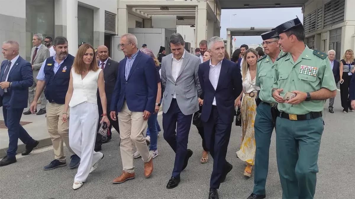 Marlaska visita el puerto de Tarifa y confirma un aumento del 5,6% en los desplazamientos de la OPE