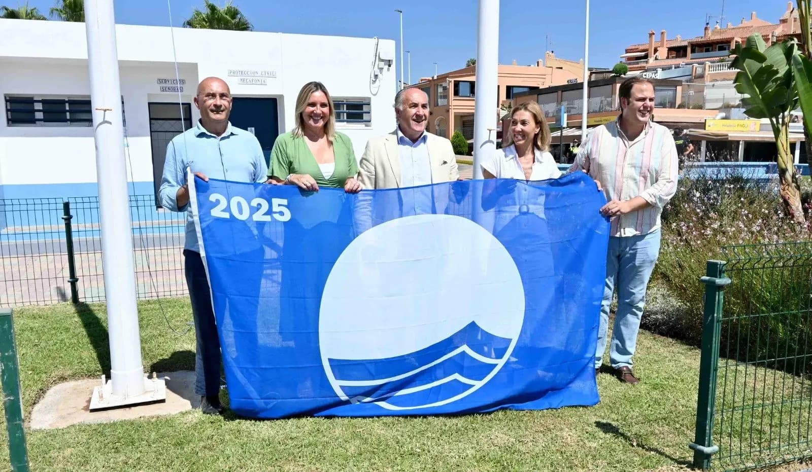 La playa de Getares revalida su Bandera Azul por decimoquinto año consecutivo