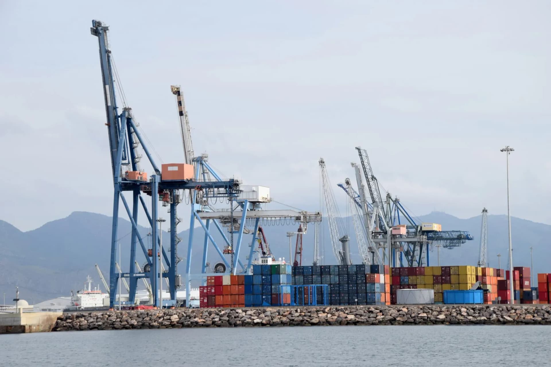 El Puerto de Castellón crece un 45% en tráfico de contenedores