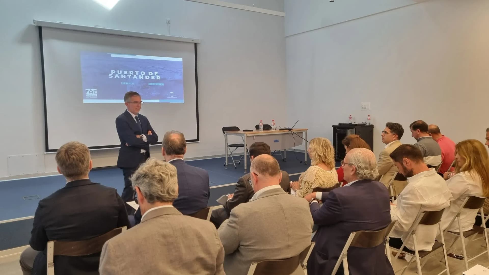 Empresarios de Burgos han visitado el Puerto de Santander para conocer sus servicios logísticos e infraestructuras