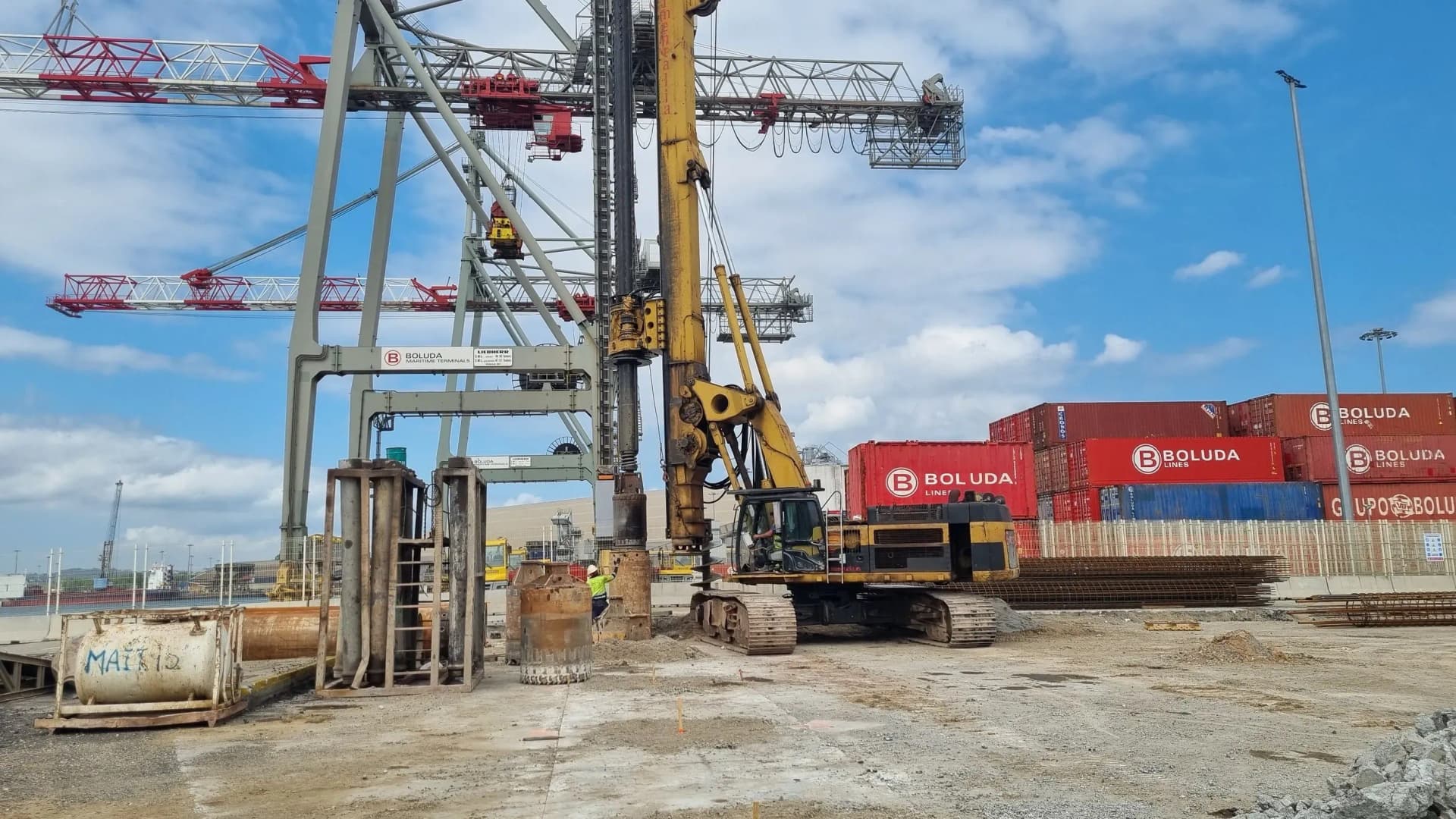 El Puerto de Santander inicia las obras de ampliación de vías para grúas portacontenedores en el muelle de Raos 3