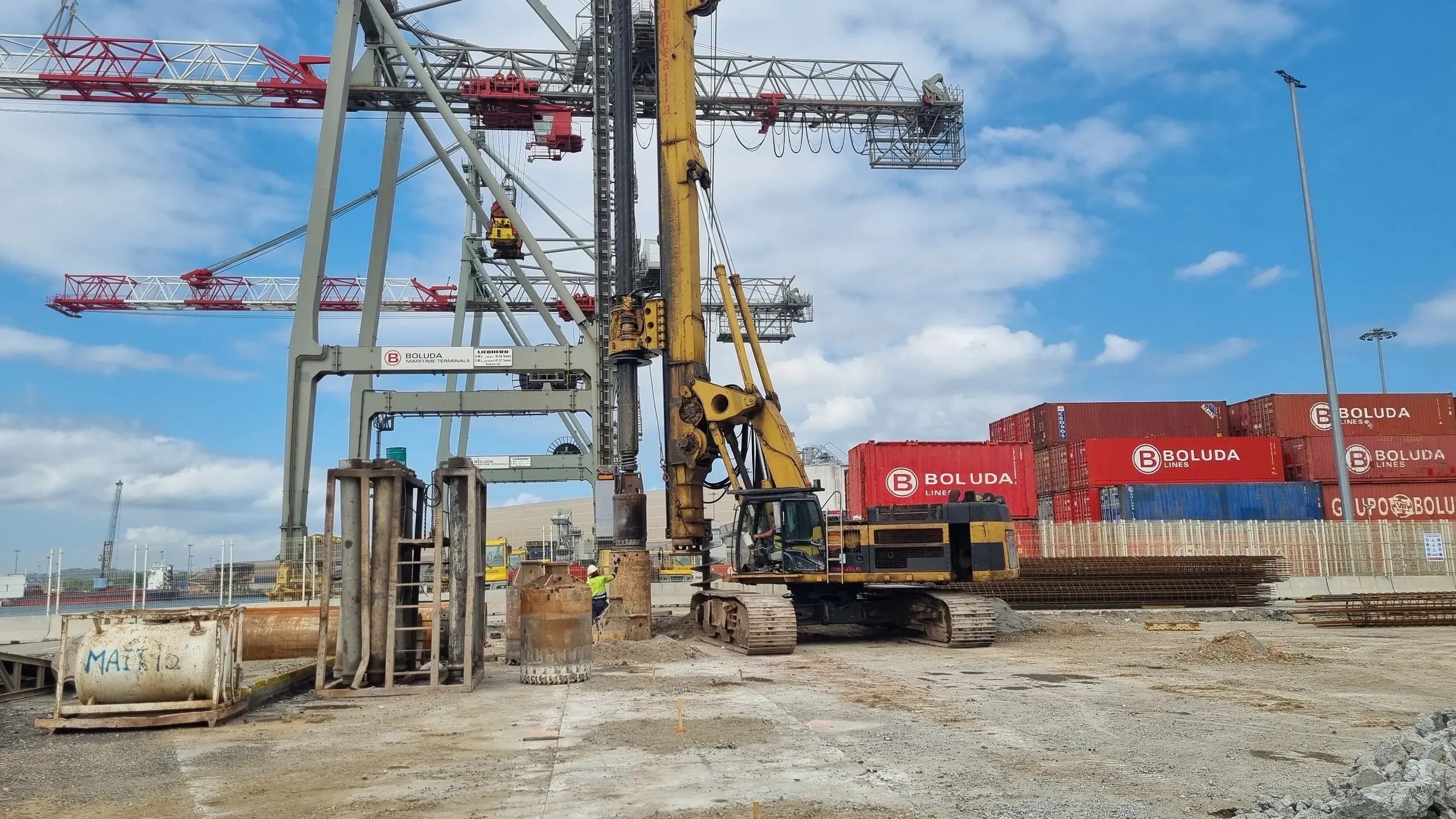 El Puerto de Santander inicia las obras de ampliación de vías para grúas portacontenedores en el muelle de Raos 3
