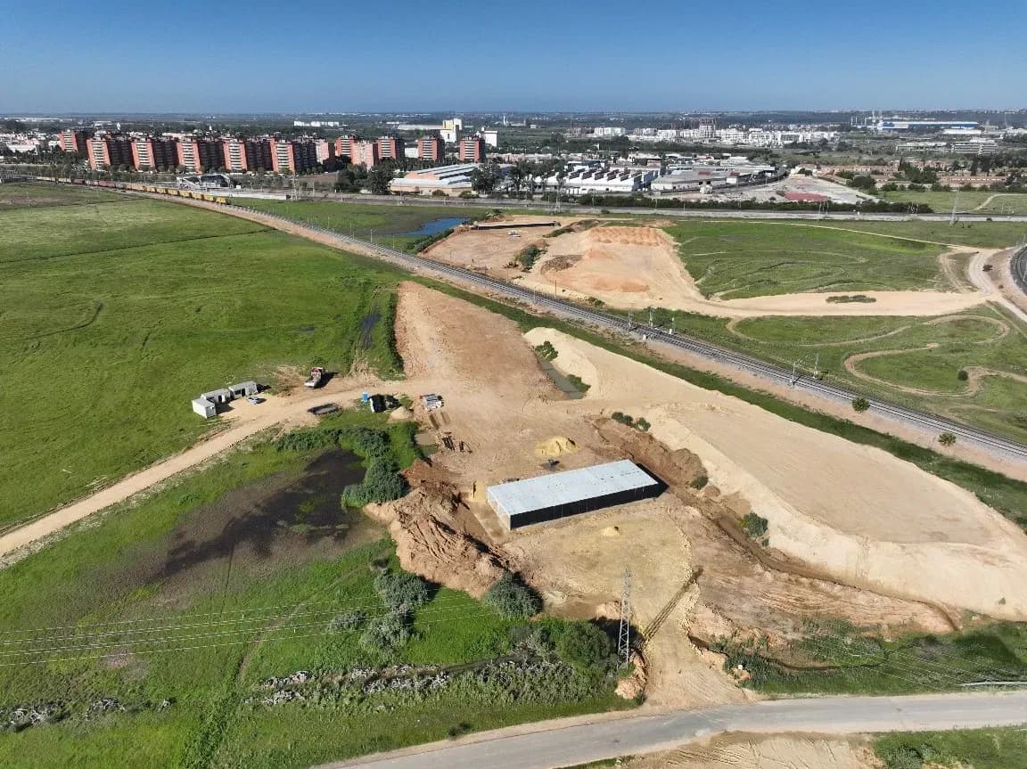 Adif adjudica por 8,7 millones los sistemas de señalización y control del nuevo acceso ferroviario al Puerto de Sevilla