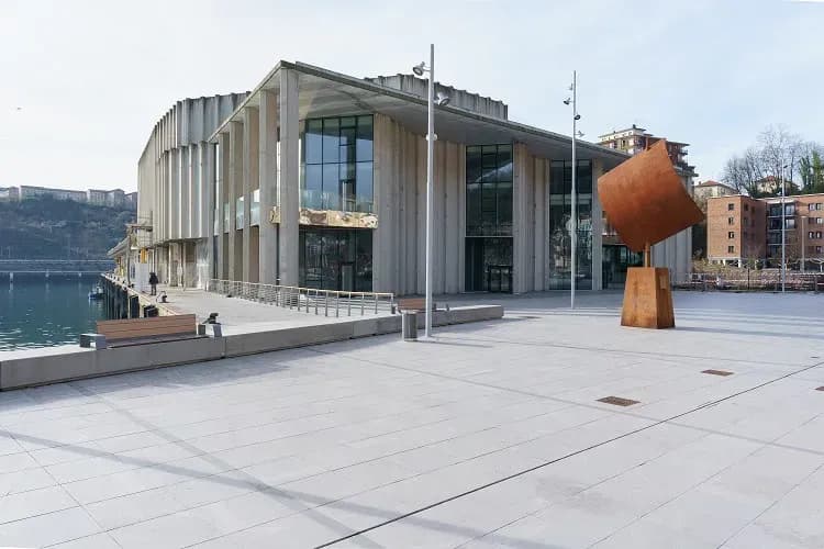 La Autoridad Portuaria de Pasaia inicia las obras para habilitar un espacio de restauración en la lonja pesquera