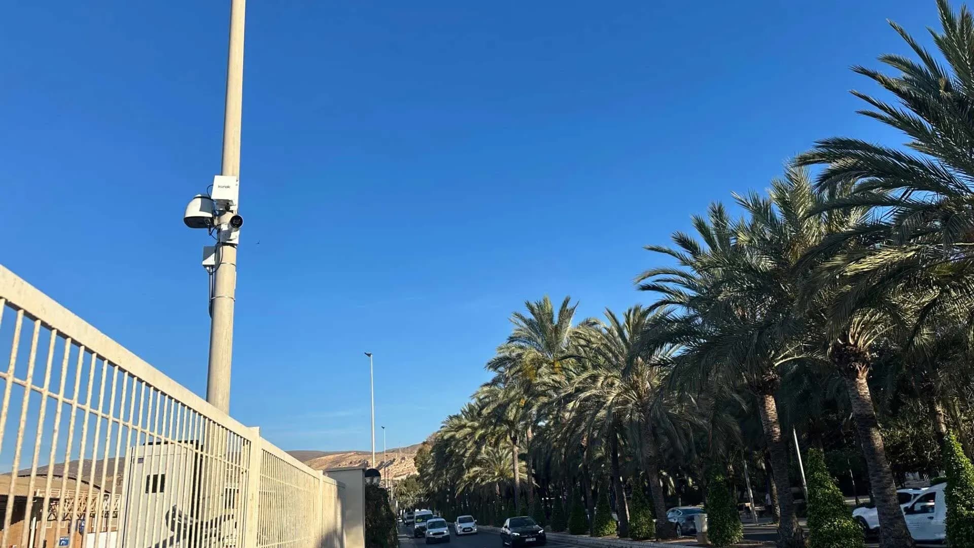 El Puerto de Almería implementa inteligencia artificial para predecir el impacto ambiental de sus operaciones
