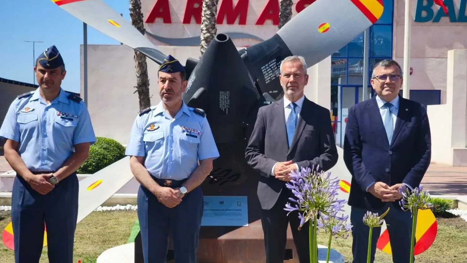 El Puerto de Motril y el Ejército del Aire consolidan su relación institucional con un nuevo elemento conmemorativo