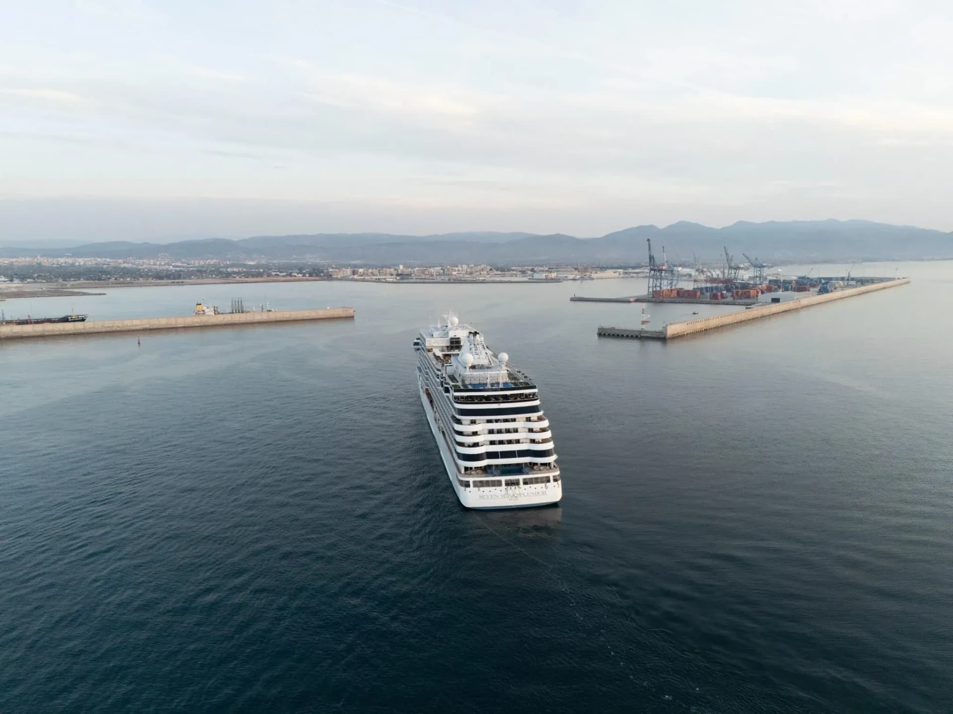 Castellón recibe al primer crucero del año con 441 pasajeros alemanes a bordo del buque ‘Deutschland’