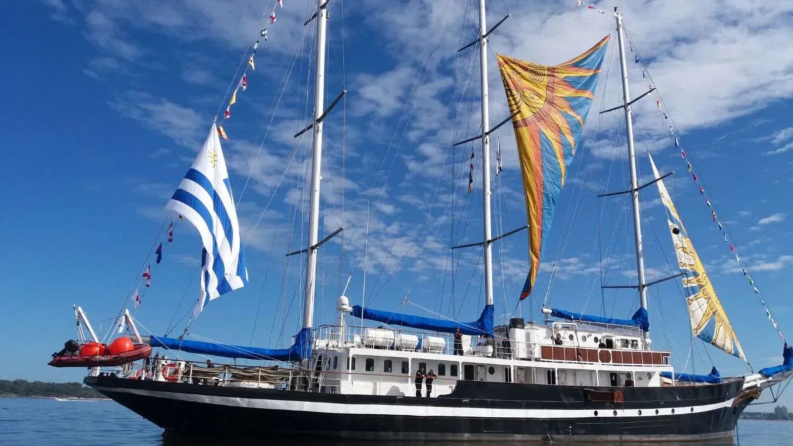 El buque escuela “Capitán Miranda” recala en Cádiz dentro de su crucero de instrucción 2025