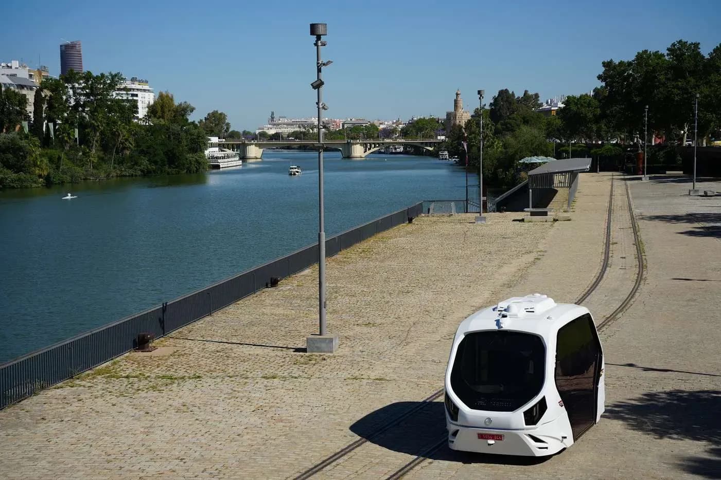 El Puerto de Sevilla prueba un vehículo autónomo de última milla como conexión interna en su Distrito Urbano Portuario