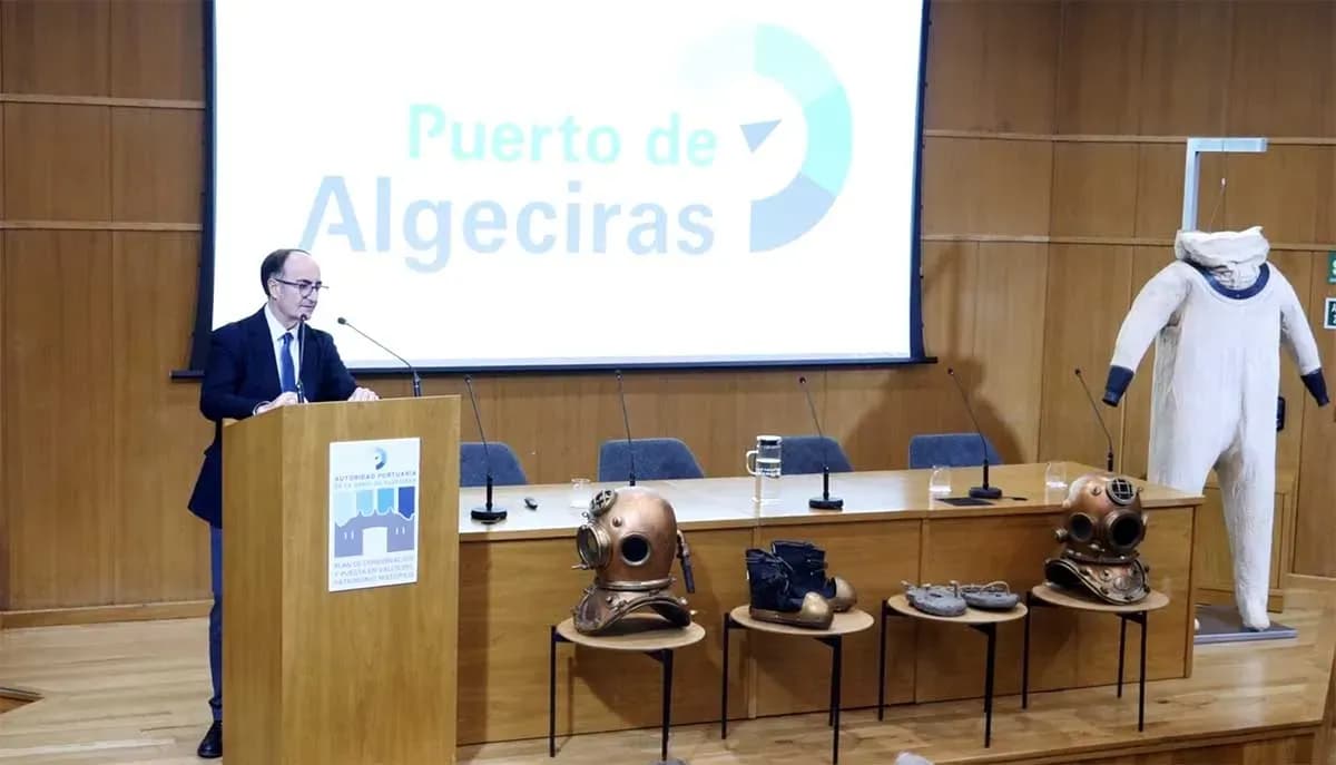 El IAPH presenta los resultados de la restauración del traje clásico de buzo propiedad de la Autoridad Portuaria de Algeciras