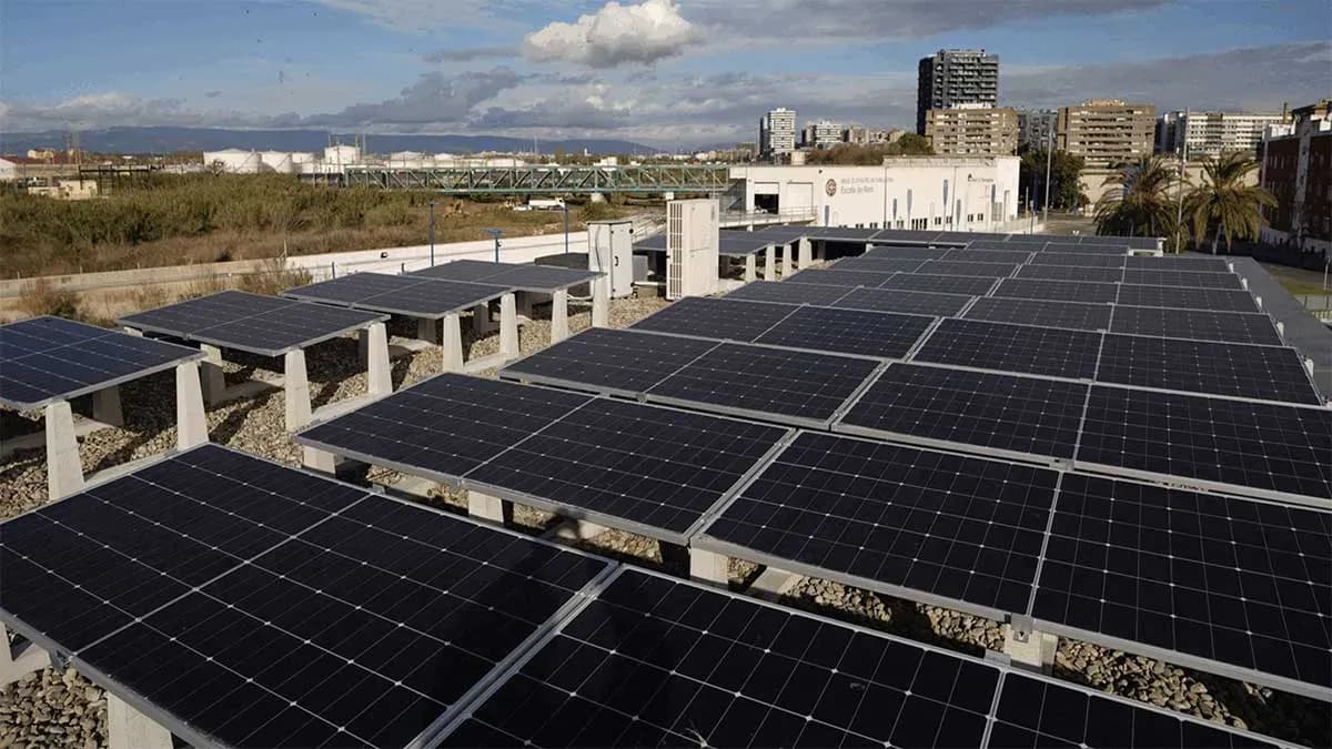 El Puerto de Tarragona instala una nueva planta fotovoltaica en el edificio de la Policía Portuaria