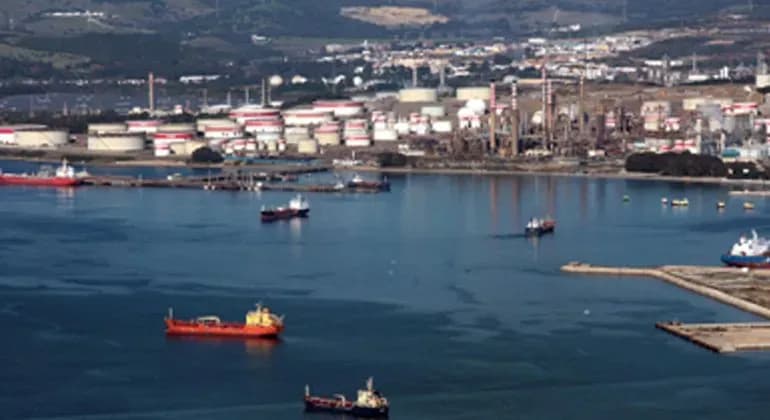 La terminal marítima de Cepsa certifica el convenio de buenas prácticas ambientales con la Autoridad Portuarias de la Bahía de Algeciras