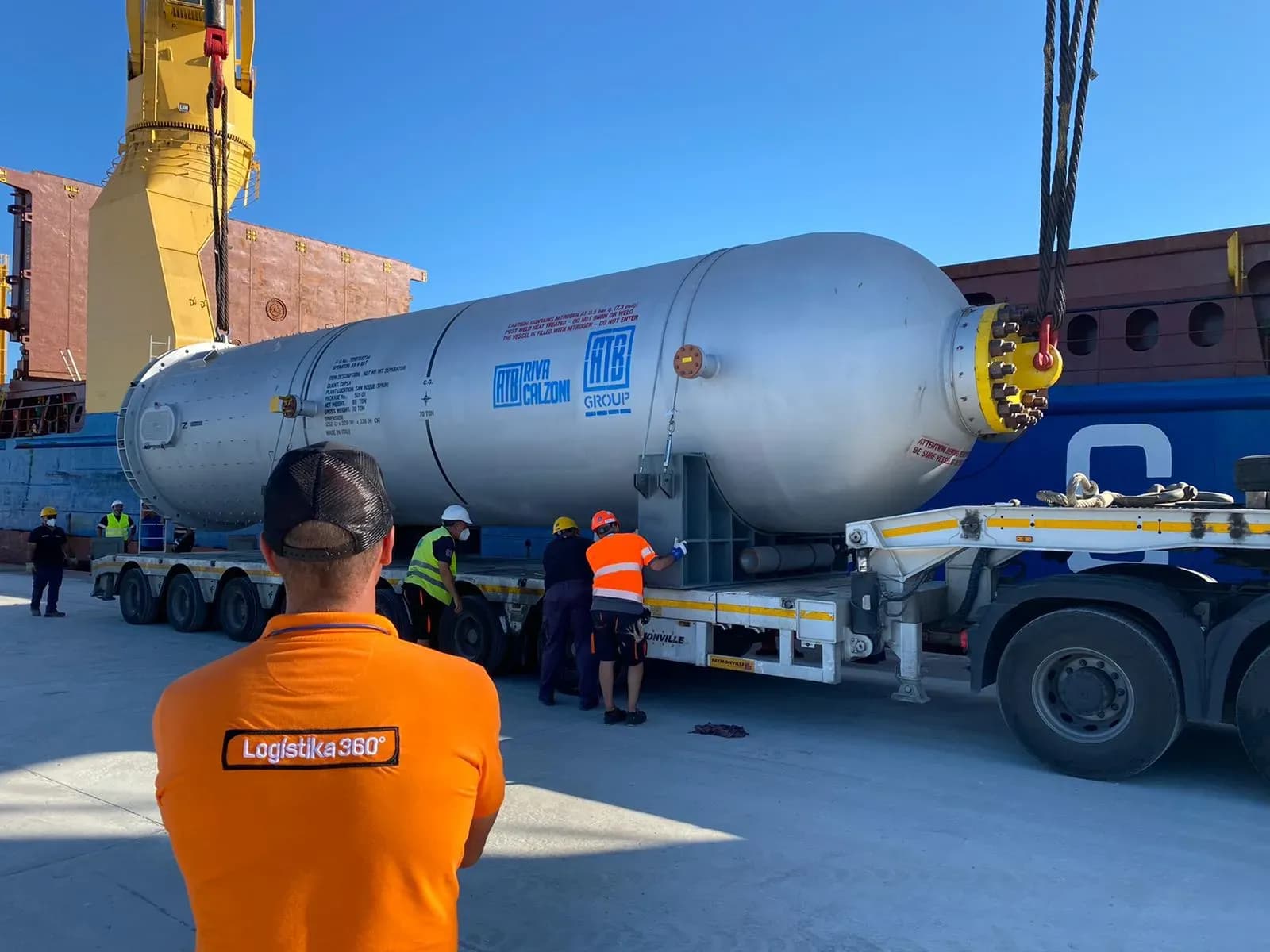 Logistika 360 afronta una nueva y compleja operación de descarga en el muelle de Campamento Exterior