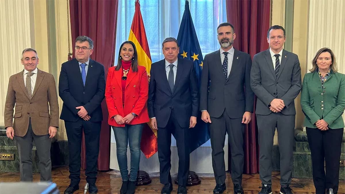 El Gobierno acuerda con las comunidades autónomas del Mediterráneo el cambio obligatorio de redes de arrastre