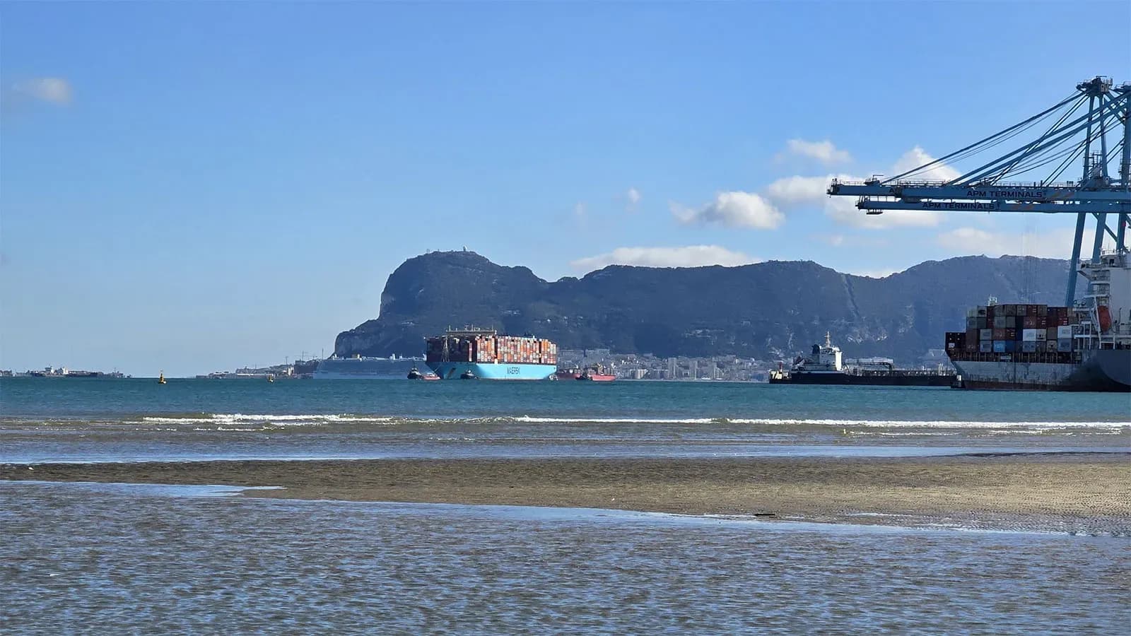 La Autoridad Portuaria de la Bahía de Algeciras relocalizará 32.000 metros cúbicos de arena en las playas del Rinconcillo y Guadarranque