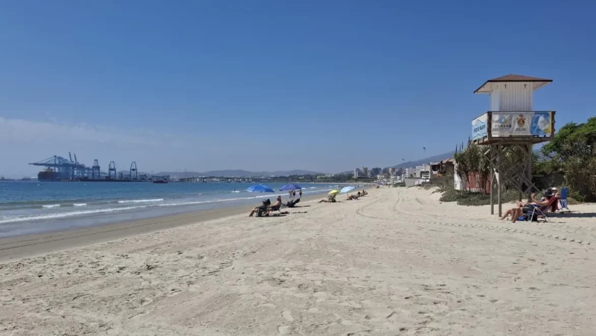La APBA concluye el sexto trasvase consecutivo de arena en la playa del Rinconcillo