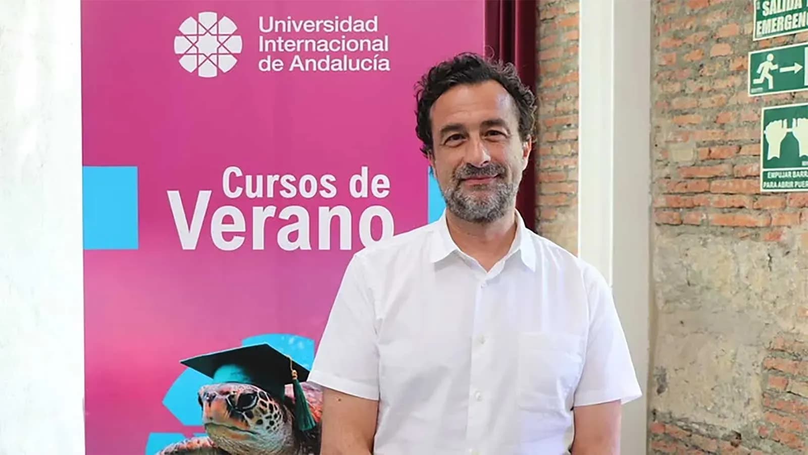 El arquitercto Sergi Carulla propone sustituir el hormigón de los muelles portuarios por resinas y vegetación