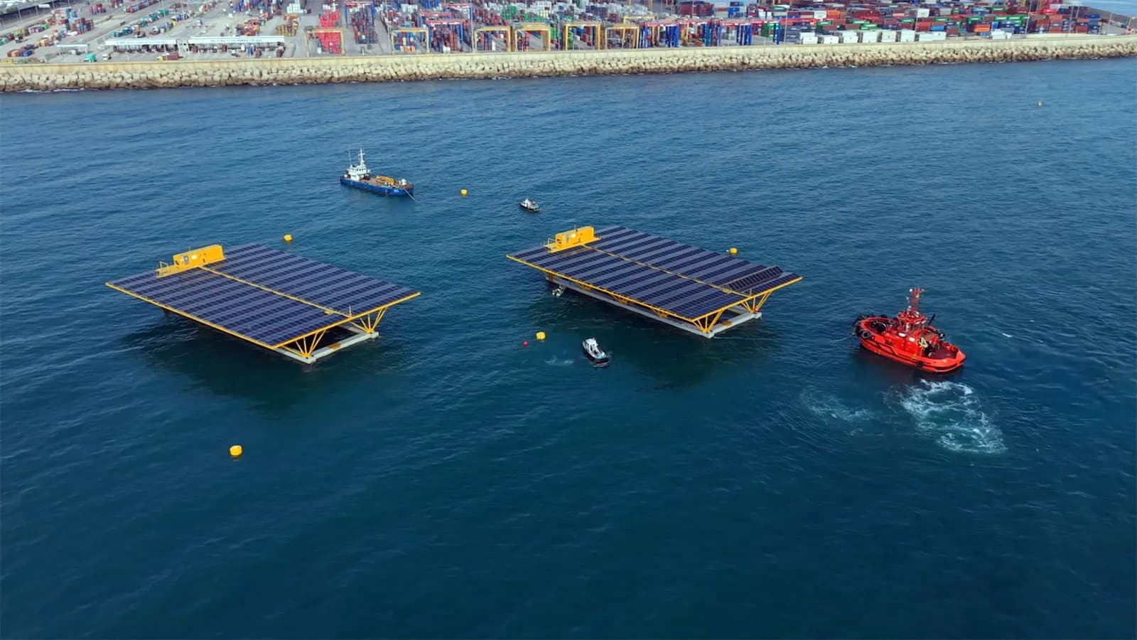 BlueNewables completa en el Puerto de Valencia el primer demostrador solar flotante marino precomercial de España