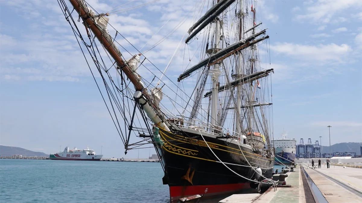 El Puerto de Algeciras recibe la escala del velero “Stad Amsterdam”