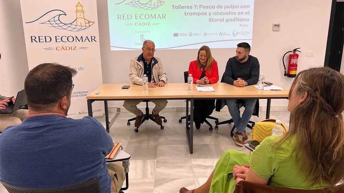 Rota acoge un taller sobre la pesca de pulpo con trampas y anzuelos en el litoral gaditano