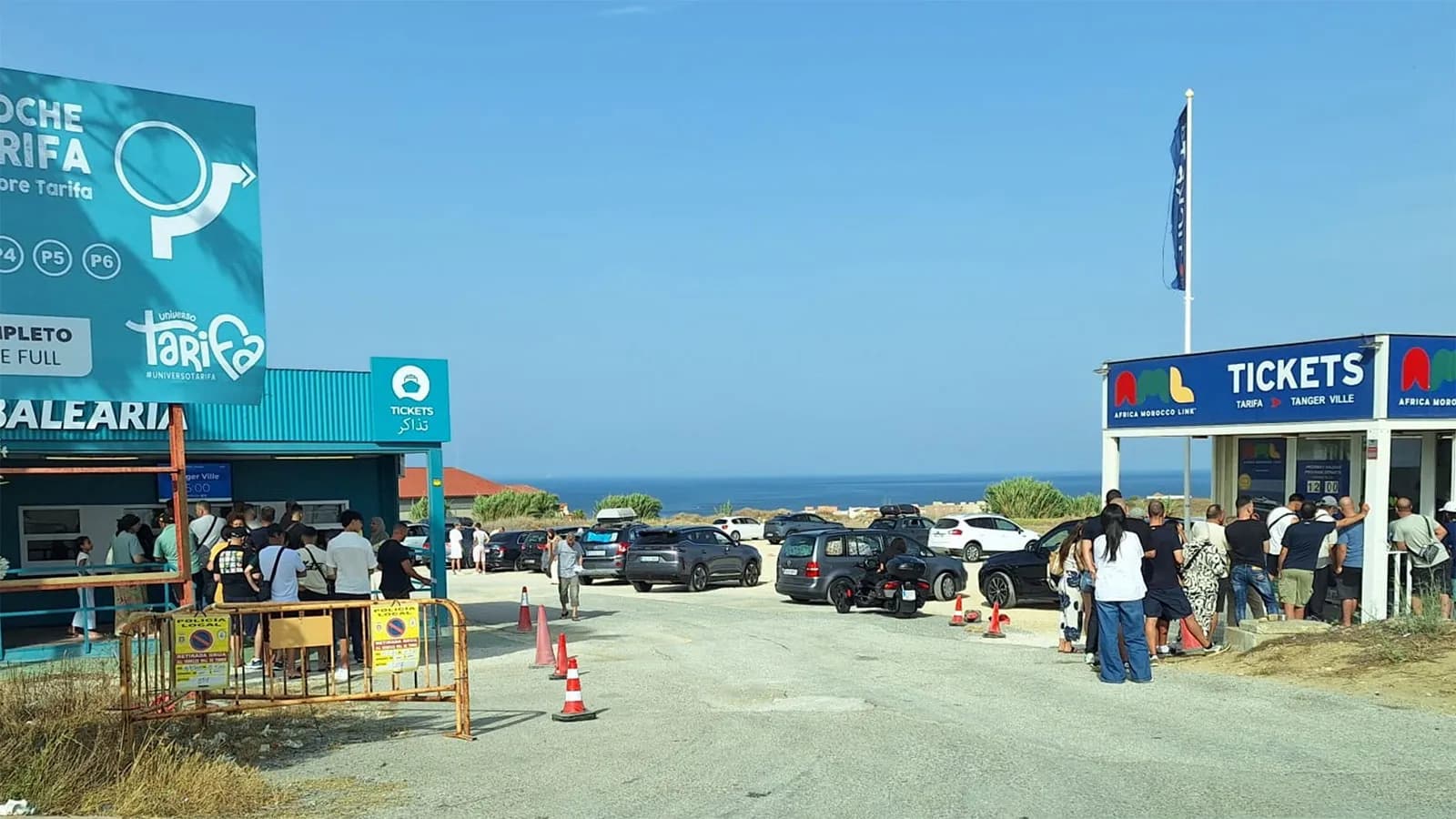 Los empresarios de Tarifa denuncian el colapso de la ciudad durante el primer fin de semana de agosto