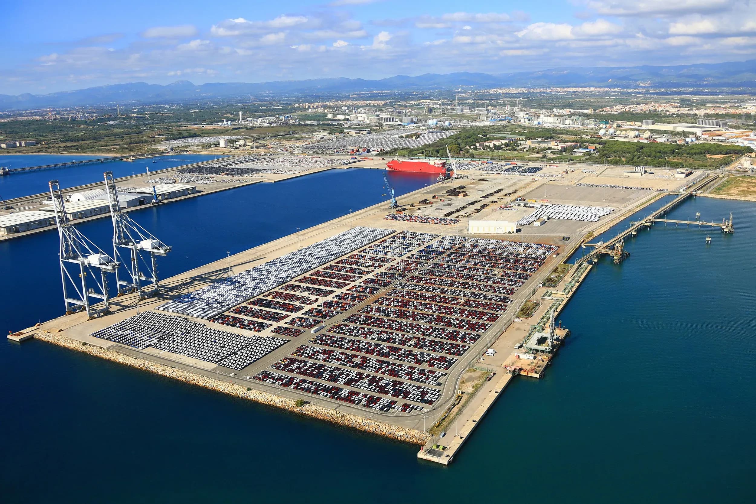El Puerto de Tarragona cierra el primer semestre con 15,1 millones de toneladas, un 6,5% más