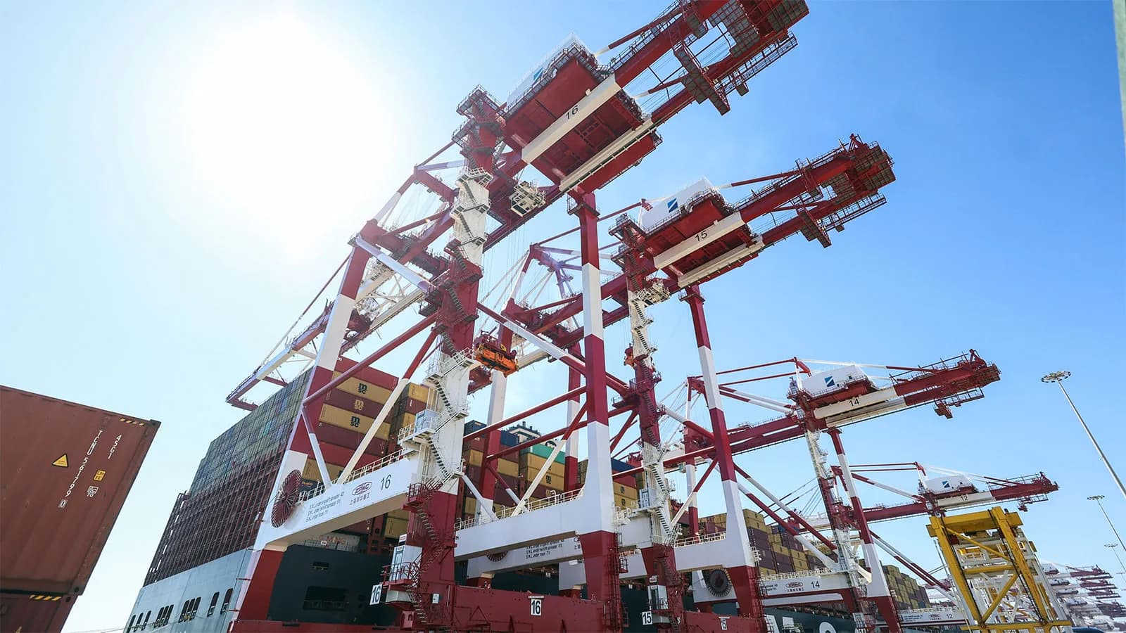 The BEST terminal in Barcelona incorporates two new STS cranes and prepares three more by 2028