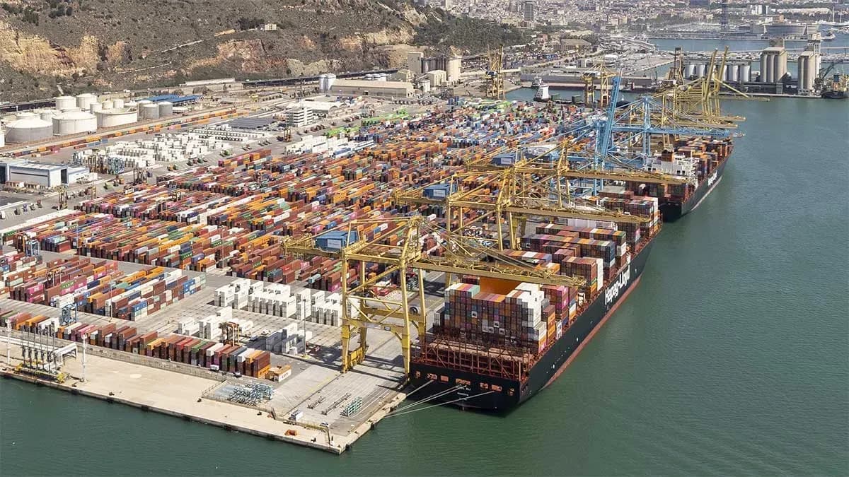 El tráfico total del Puerto de Barcelona crece un 5,8% entre enero y abril con los graneles líquidos como principal motor