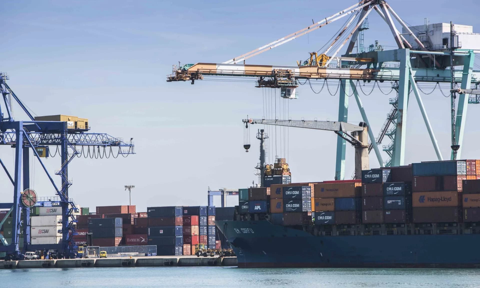 El Puerto de Valencia supera por primera vez en su historia el millón de contenedores de exportación en un año