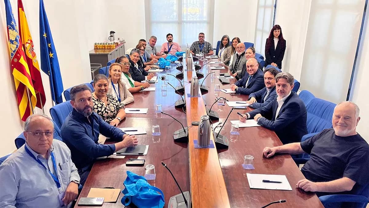 El Puerto de Valencia recibe la visita de una delegación de líderes portuarios latinoamericanos