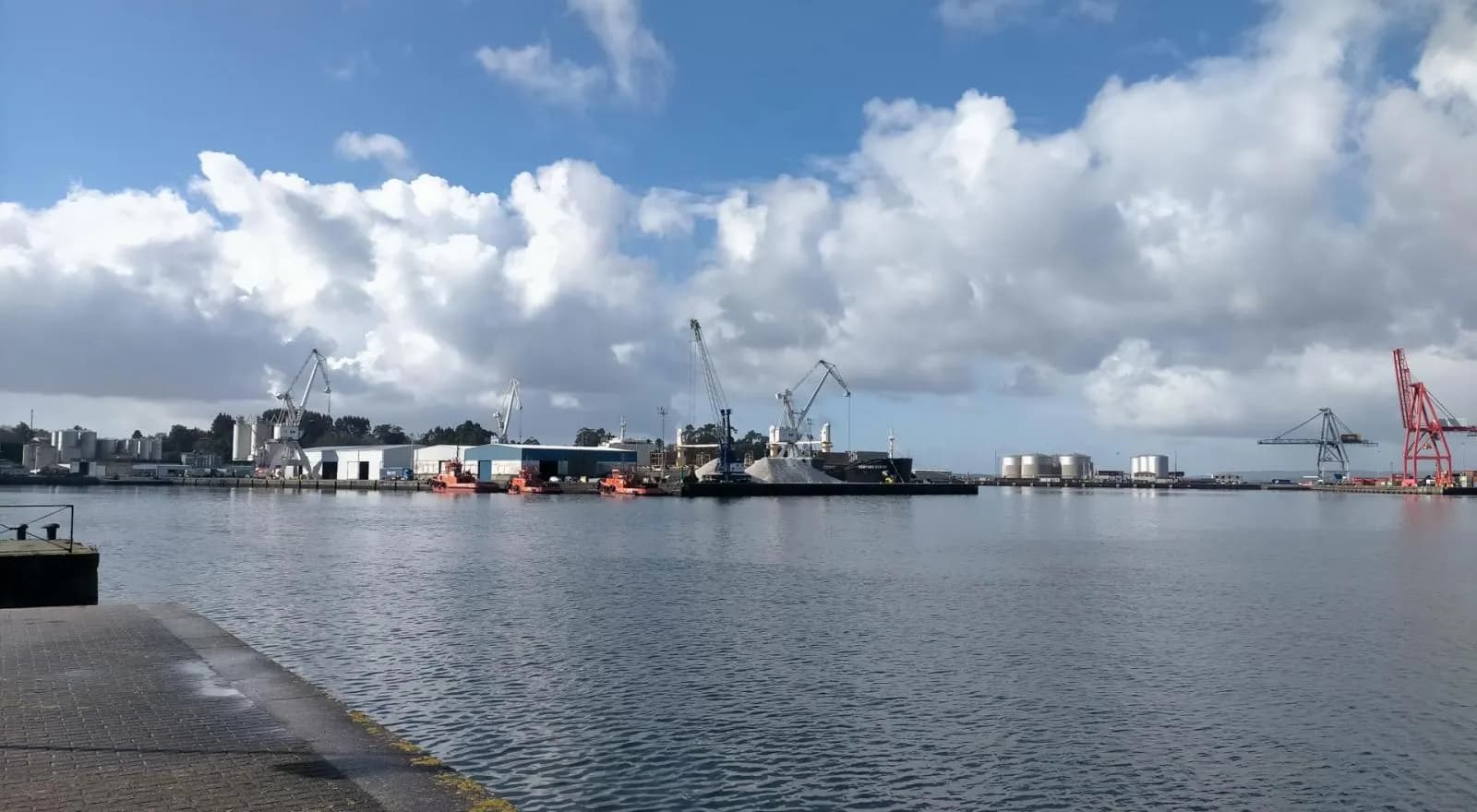 El puerto de Vilagarcía, el tercero que más crece de todo el sistema portuario español