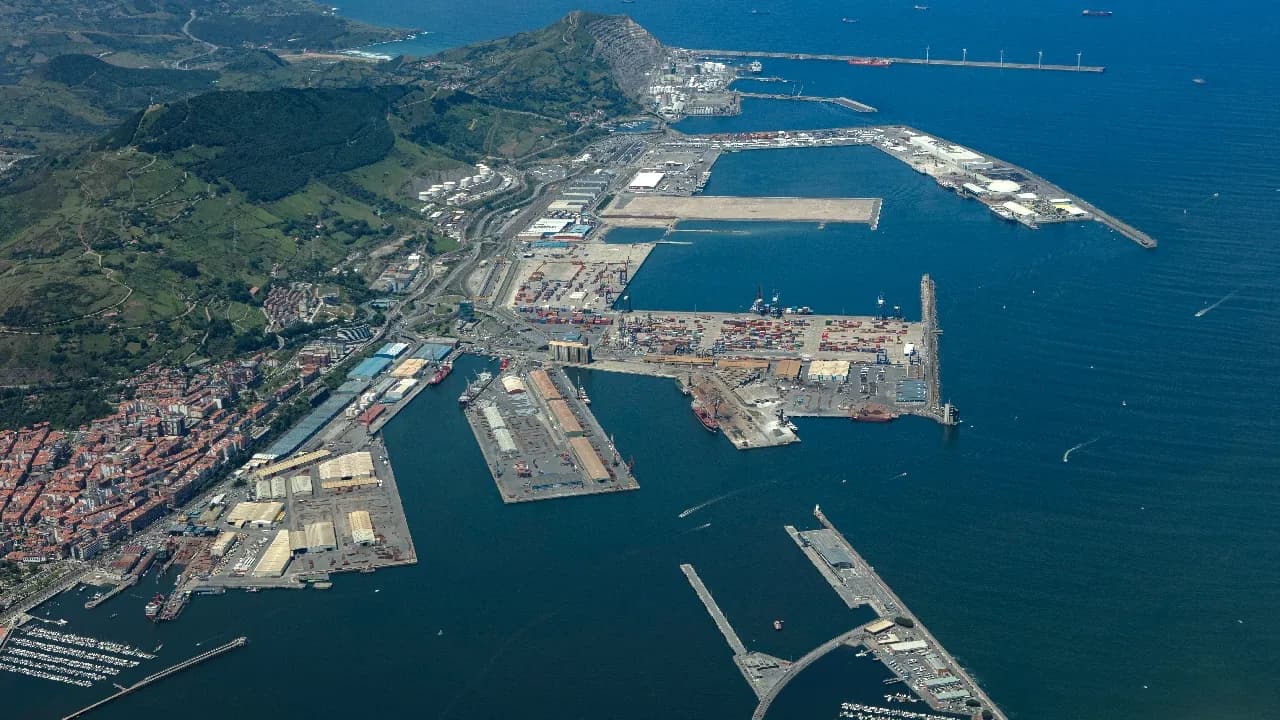 El Puerto de Bilbao recibe un préstamo de 80 millones de euros del BEI para su ampliación y electrificación