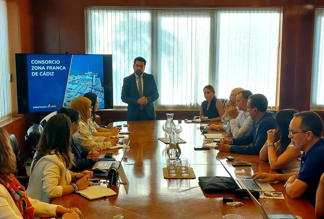 Una delegación marroquí visita la Zona Franca de Cádiz para conocer el modelo de incubadora de Economía Azul