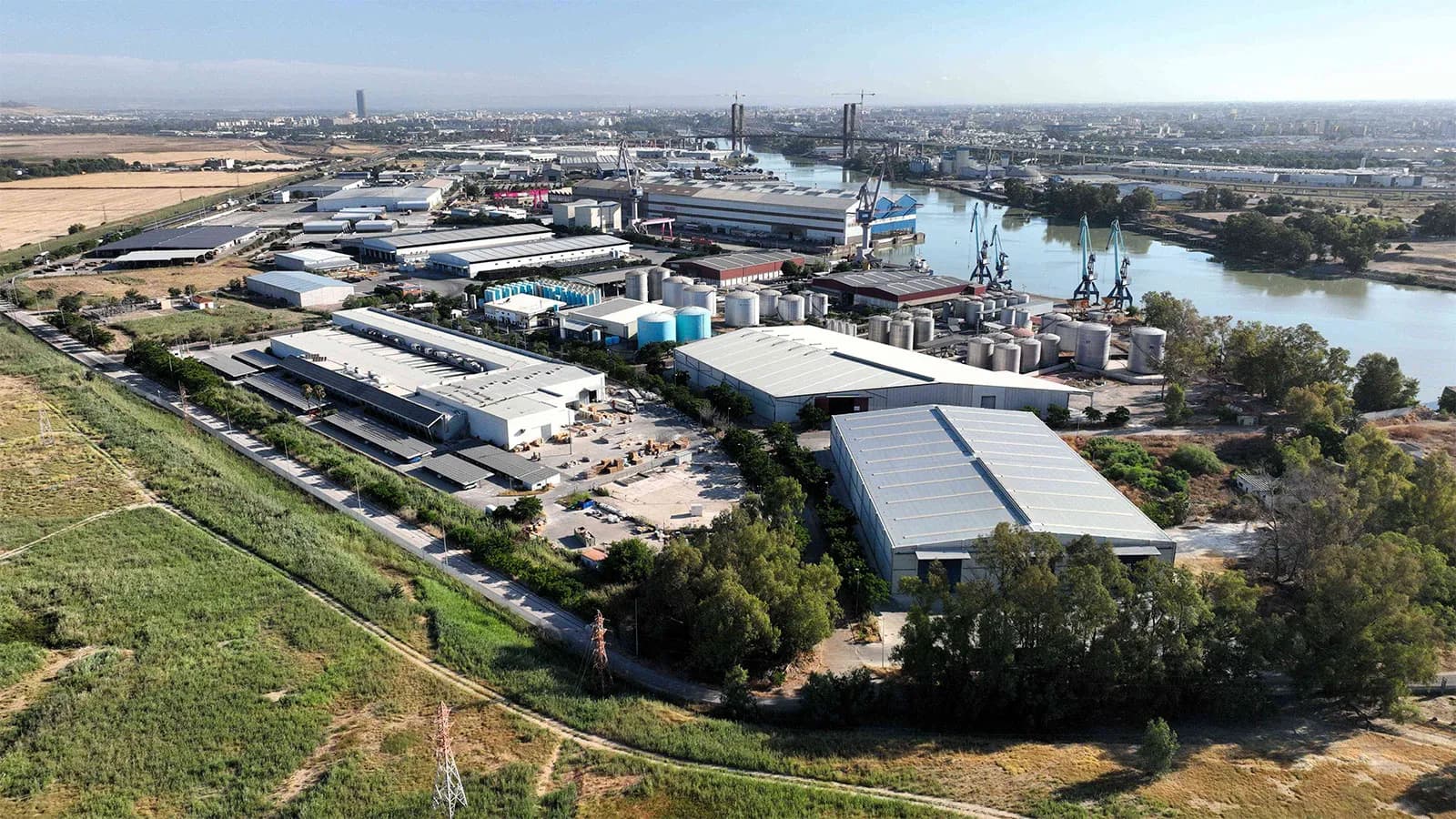 El Puerto de Sevilla y la Zona Franca invertirán más de 3 millones en nuevas infraestructuras eléctricas para su desarrollo industrial
