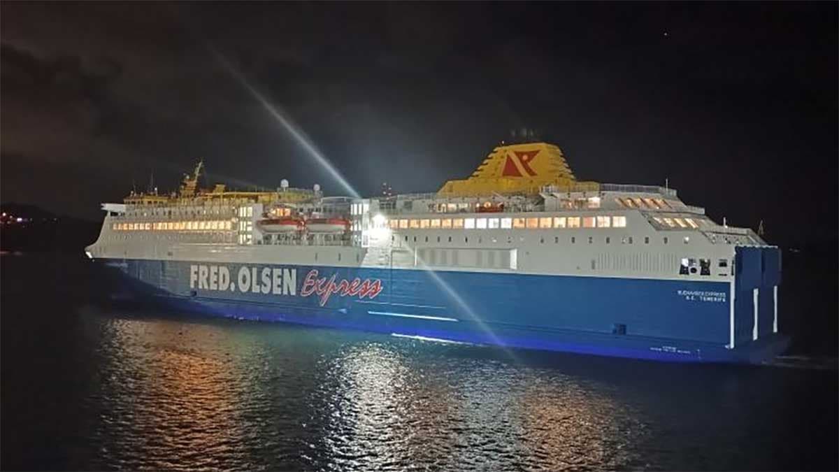 El ferri Buenavista Express de Fred. Olsen llega al Puerto de Las Palmas para cubrir la línea Huelva-Canarias
