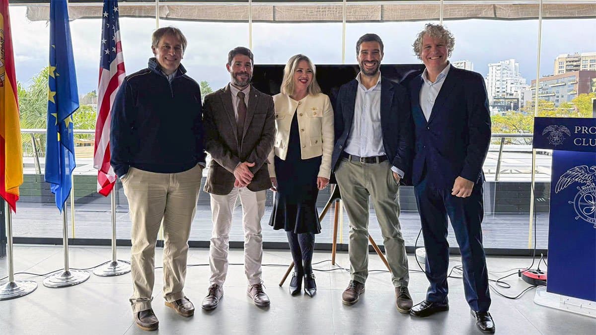 Óscar Pernía analyzes at the Propeller Sevilla the opportunities and challenges of digital transformation in the port sector.
