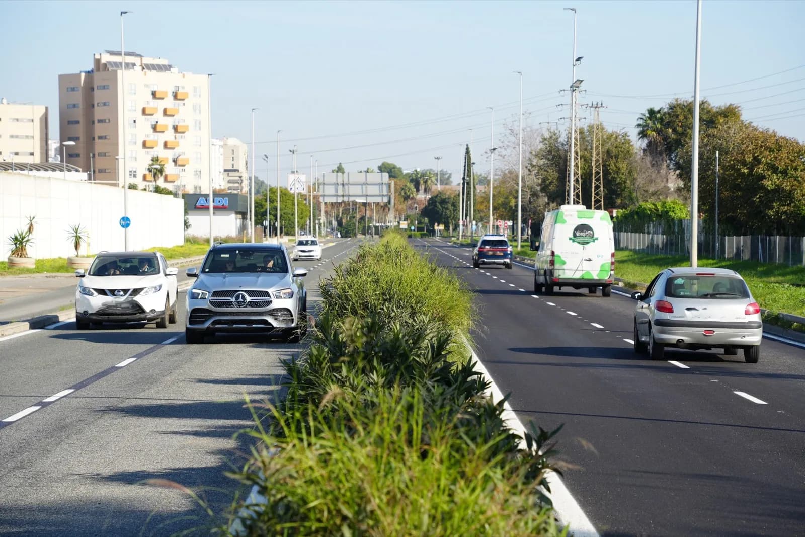 Finalizan las obras de remodelación de la calle José Delgado Brackenbury en el Puerto de Sevilla